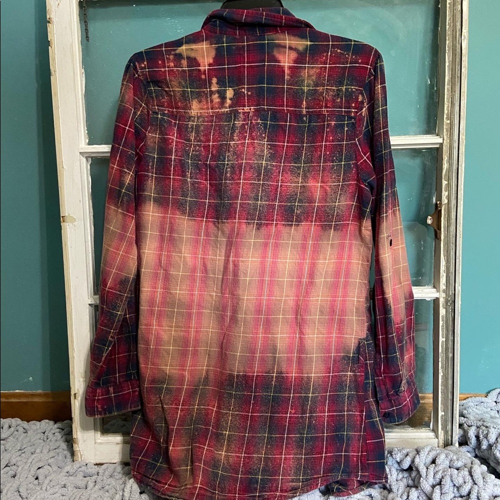 Distressed flannel - Picture 2 of 2